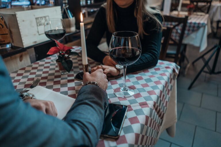 8 Red Flags in Early Dating You Shouldn’t Ignore