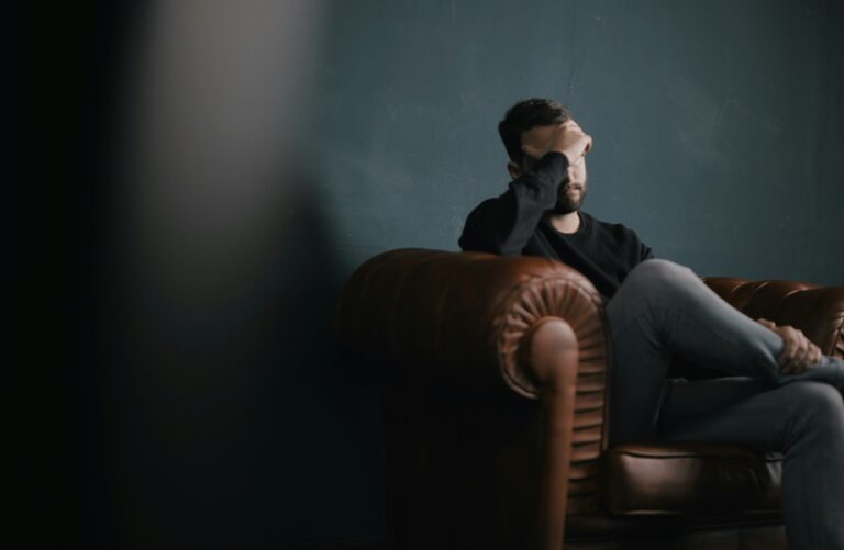 6 Techniques for Dealing With Relationship Anxiety